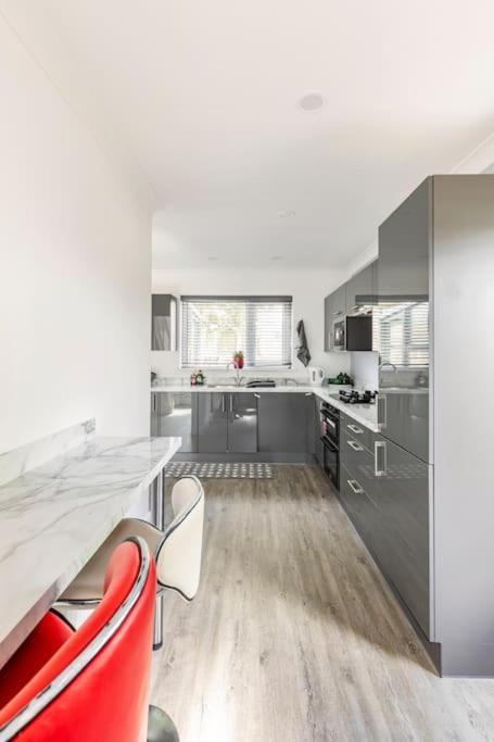 Entire Charming 5-Bed House In Darwen Blackburn Bb1 Free Parking Roadside Rishton Экстерьер фото