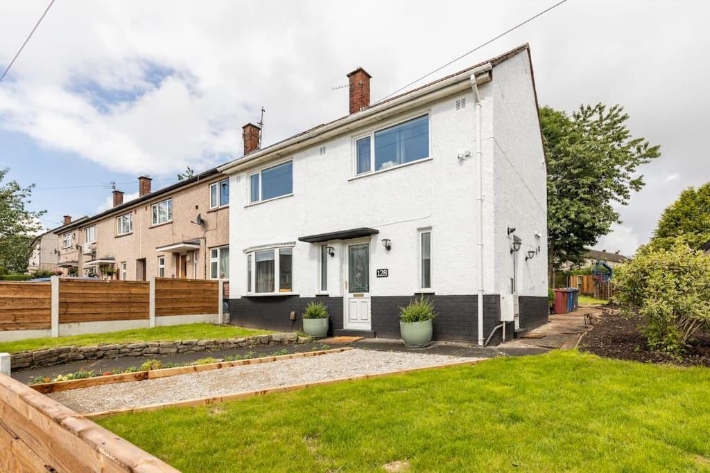 Entire Charming 5-Bed House In Darwen Blackburn Bb1 Free Parking Roadside Rishton Экстерьер фото