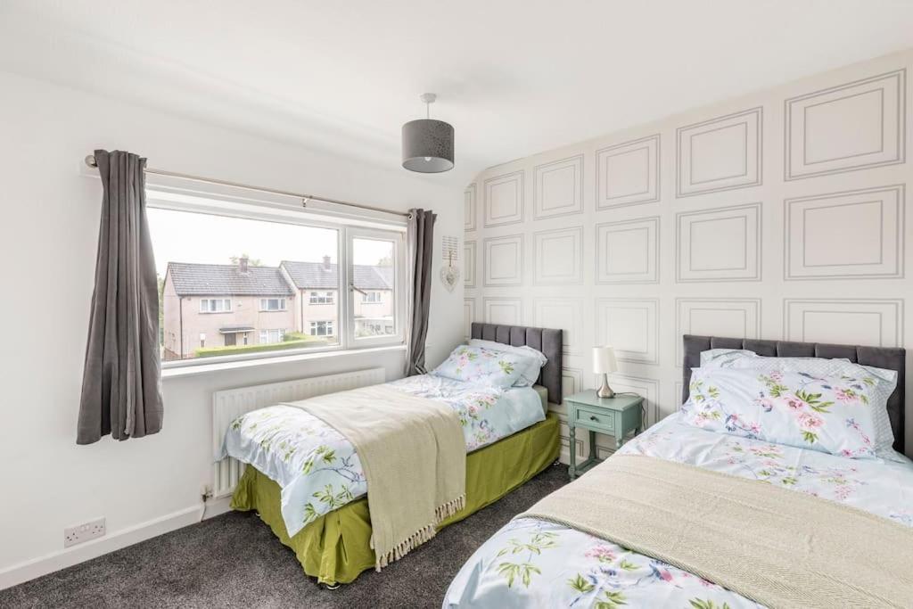 Entire Charming 5-Bed House In Darwen Blackburn Bb1 Free Parking Roadside Rishton Экстерьер фото