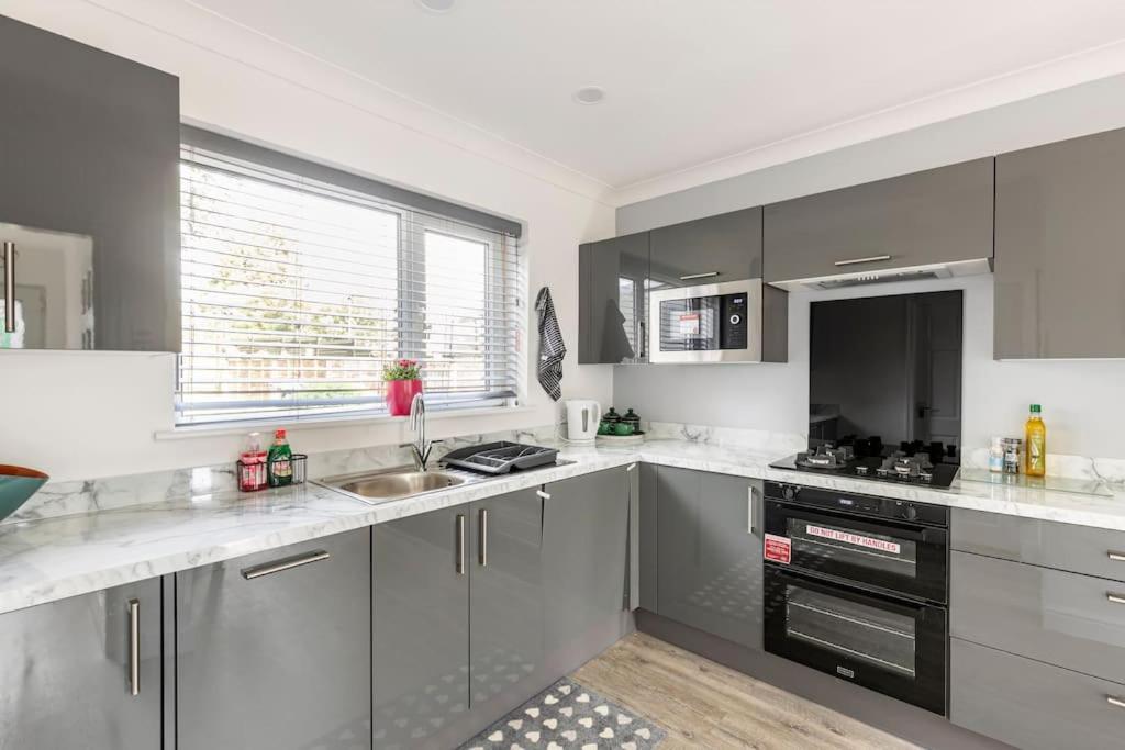 Entire Charming 5-Bed House In Darwen Blackburn Bb1 Free Parking Roadside Rishton Экстерьер фото