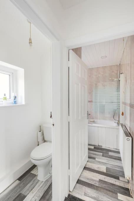 Entire Charming 5-Bed House In Darwen Blackburn Bb1 Free Parking Roadside Rishton Экстерьер фото