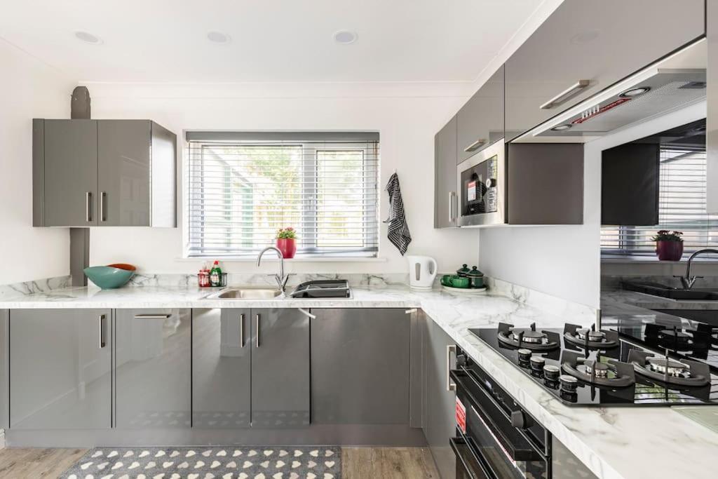 Entire Charming 5-Bed House In Darwen Blackburn Bb1 Free Parking Roadside Rishton Экстерьер фото