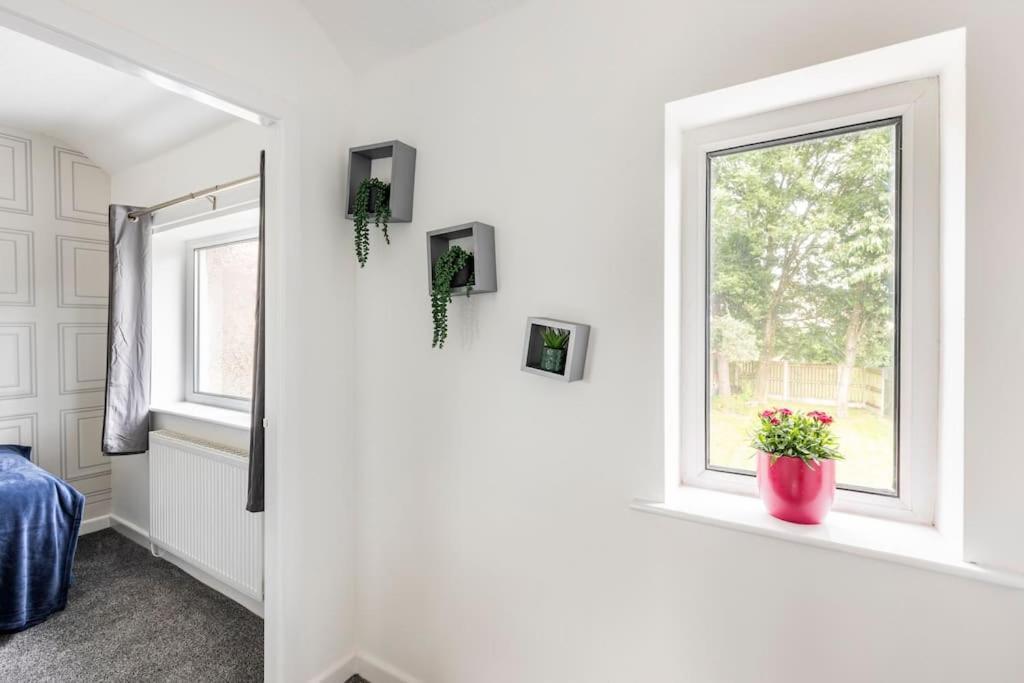 Entire Charming 5-Bed House In Darwen Blackburn Bb1 Free Parking Roadside Rishton Экстерьер фото