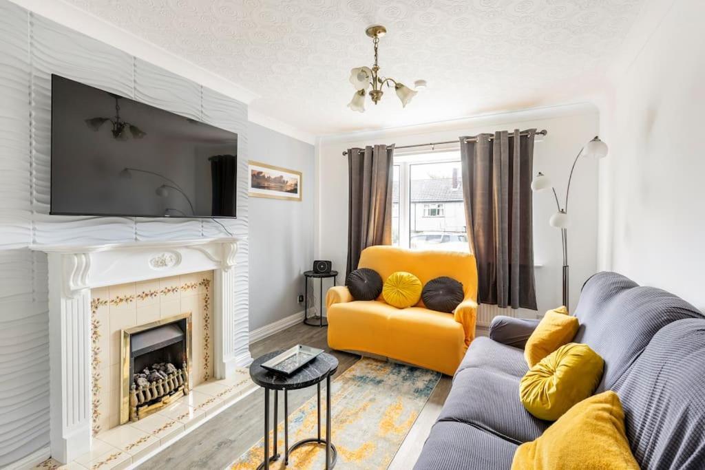 Entire Charming 5-Bed House In Darwen Blackburn Bb1 Free Parking Roadside Rishton Экстерьер фото